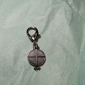 Silver Charm keychain
Can be also clip on a purse or bag